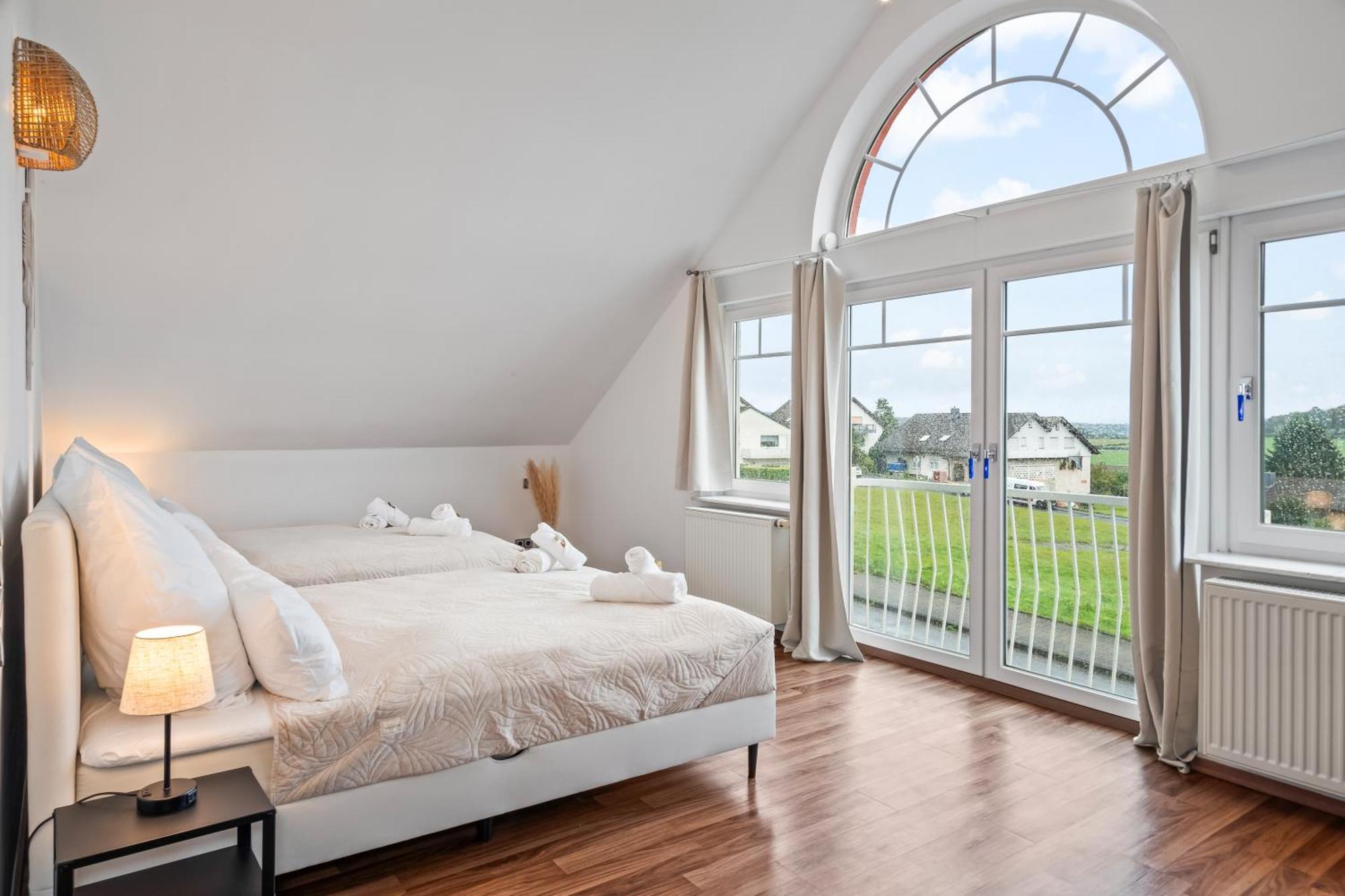 Stadtoase Fulda Mit Flair - Whirlpool, Balkon, 2Xparkplaetze, Highspeed Wlan 외부 사진