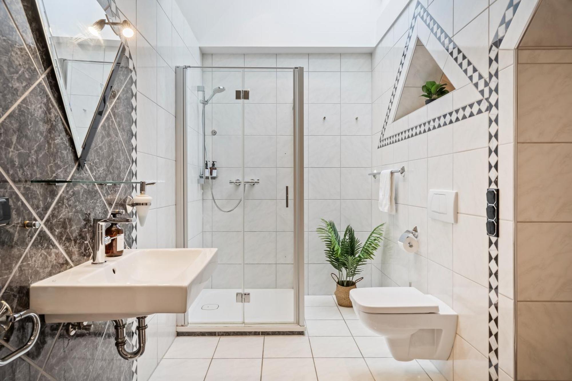 Stadtoase Fulda Mit Flair - Whirlpool, Balkon, 2Xparkplaetze, Highspeed Wlan 외부 사진