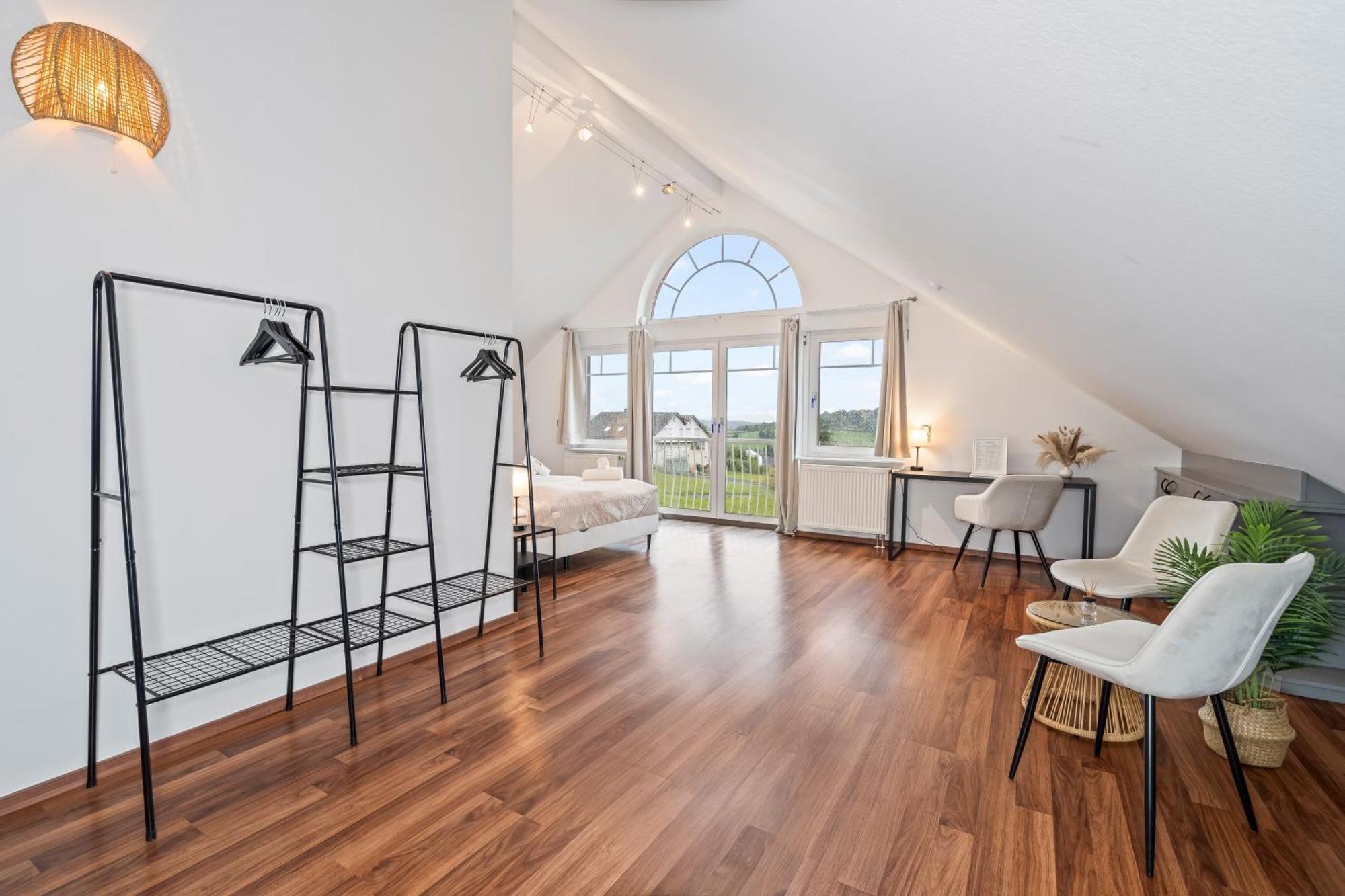Stadtoase Fulda Mit Flair - Whirlpool, Balkon, 2Xparkplaetze, Highspeed Wlan 외부 사진