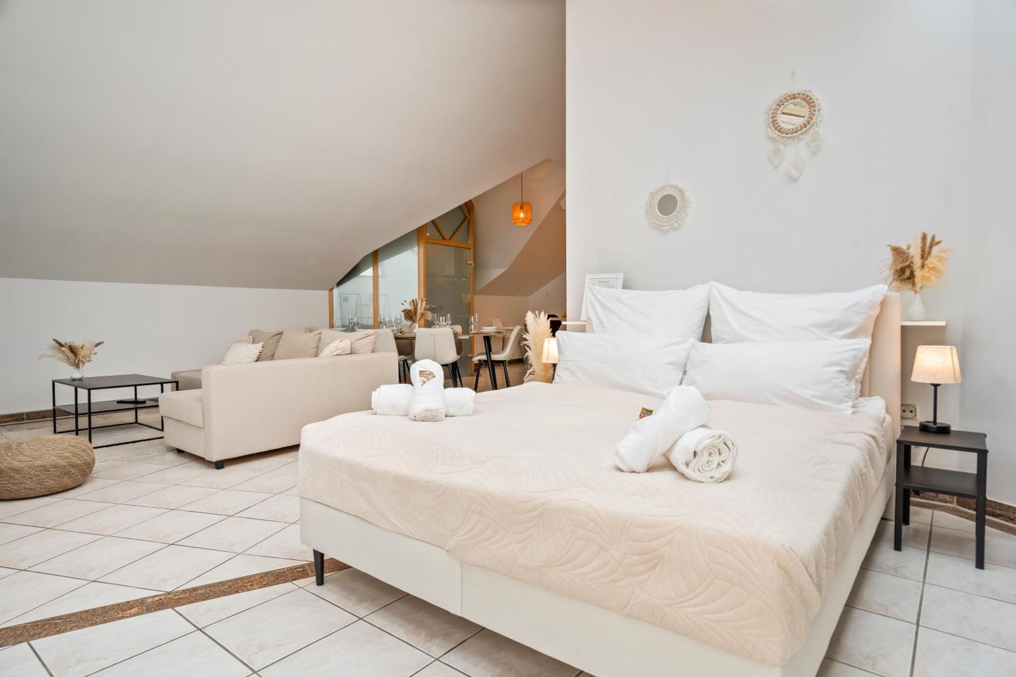 Stadtoase Fulda Mit Flair - Whirlpool, Balkon, 2Xparkplaetze, Highspeed Wlan 외부 사진